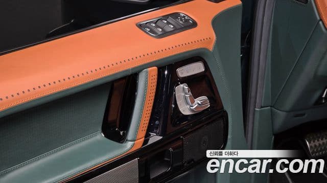 Mercedes-Benz G-Class 2020 — Photo 18/36