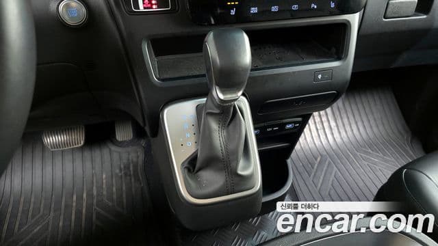 Hyundai Staria 2023 — Şəkil 8/20