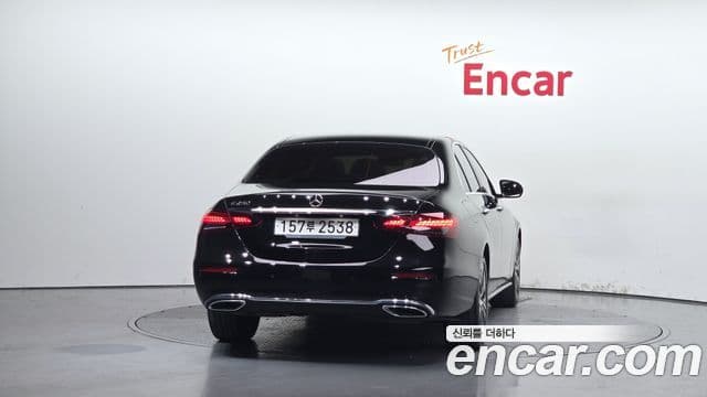 Mercedes-Benz E-Class 2022 — Фото 4/20