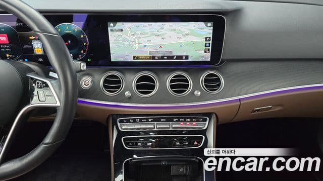 Mercedes-Benz E-Class 2022 — Фото 18/20