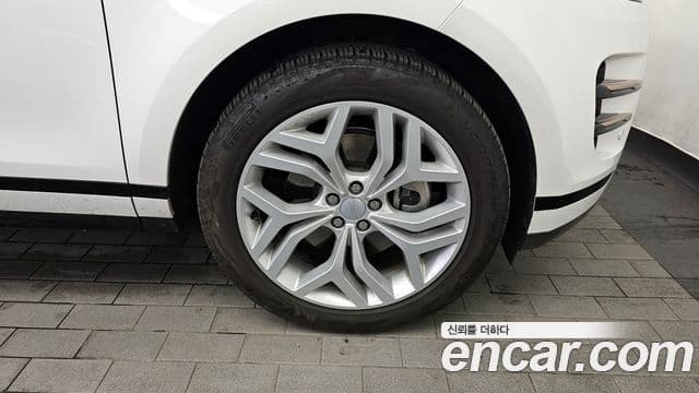 Land Rover Range Rover Evoque 2023 — ფოტო 22/34