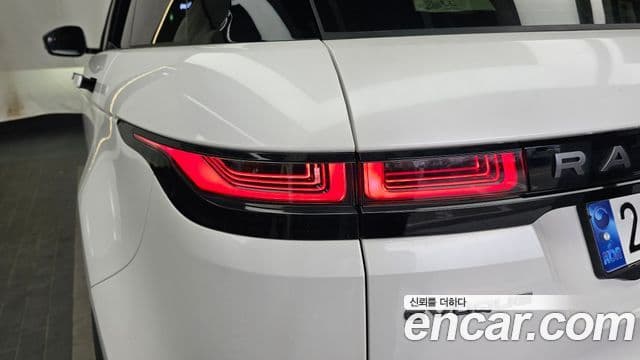 Land Rover Range Rover Evoque 2023 — ფოტო 19/34