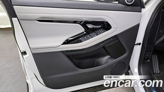 Land Rover Range Rover Evoque 2023 — ფოტო 21/34