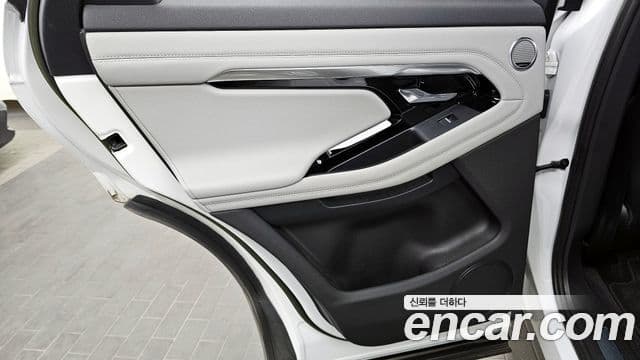 Land Rover Range Rover Evoque 2023 — ფოტო 34/34