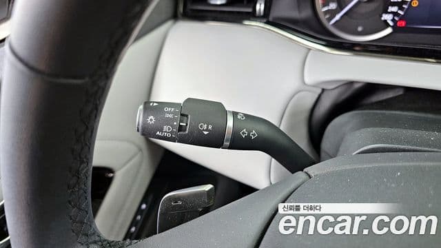 Land Rover Range Rover Evoque 2023 — ფოტო 33/34
