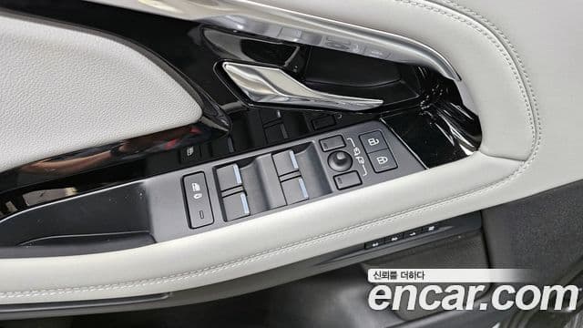 Land Rover Range Rover Evoque 2023 — ფოტო 9/34