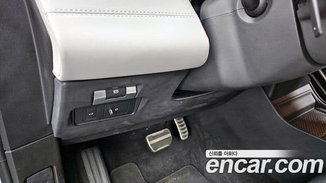 Land Rover Range Rover Evoque 2023 — ფოტო 2/34