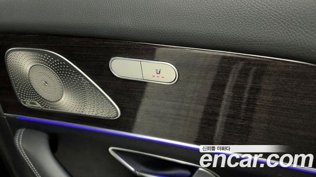 Mercedes-Benz GLE-Class 2021 — ფოტო 18/20