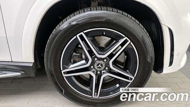 Mercedes-Benz GLE-Class 2021 — Photo 17/34