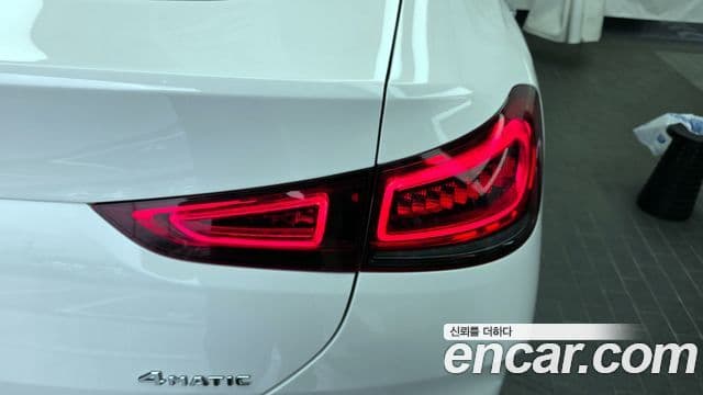Mercedes-Benz GLE-Class 2021 — Photo 3/34