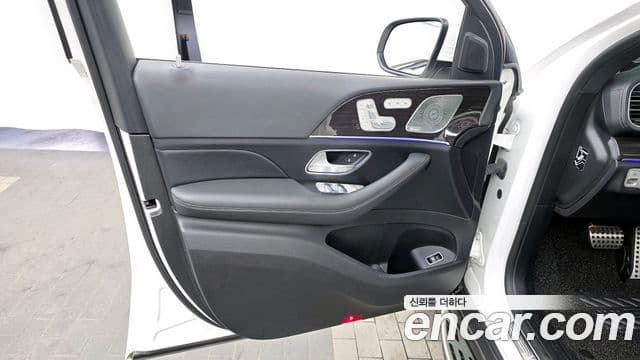 Mercedes-Benz GLE-Class 2021 — Photo 30/34