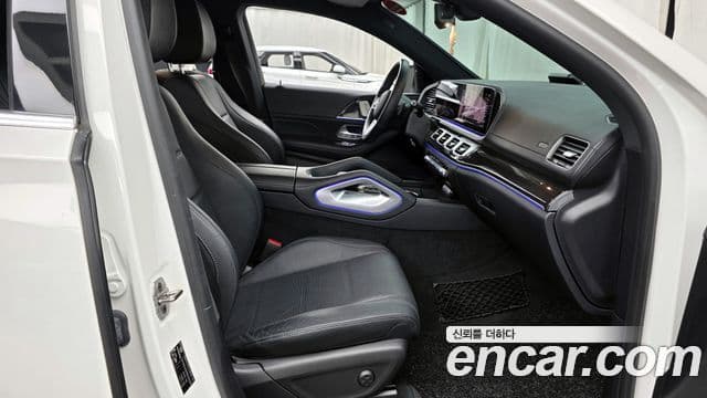 Mercedes-Benz GLE-Class 2021 — Photo 11/34