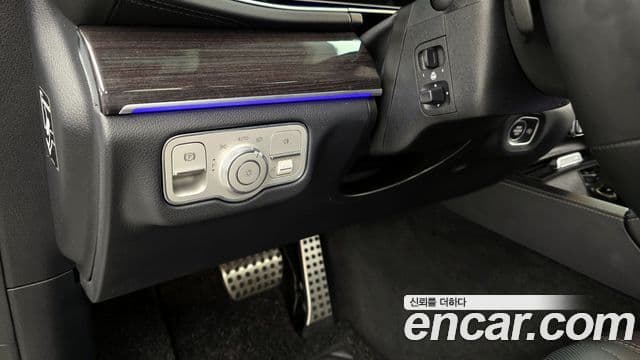 Mercedes-Benz GLE-Class 2021 — Photo 20/34