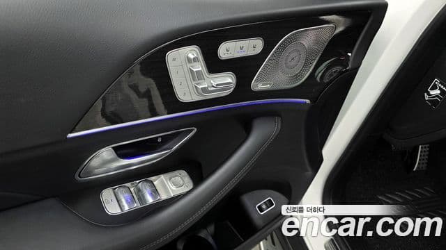 Mercedes-Benz GLE-Class 2021 — Photo 22/34