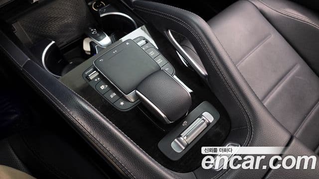 Mercedes-Benz GLE-Class 2021 — Photo 21/34