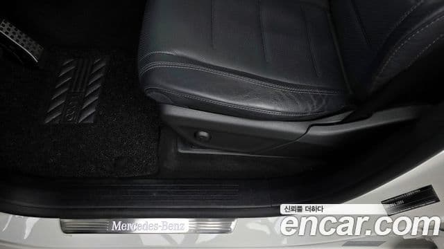 Mercedes-Benz GLE-Class 2021 — Photo 33/34