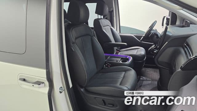 Hyundai Staria 2024 — ფოტო 11/20