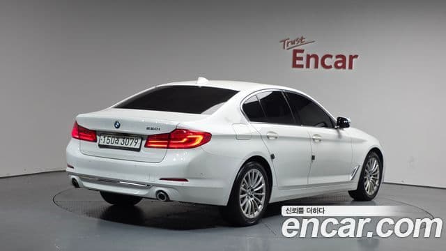 BMW 5 Series 2019 — ფოტო 2/20