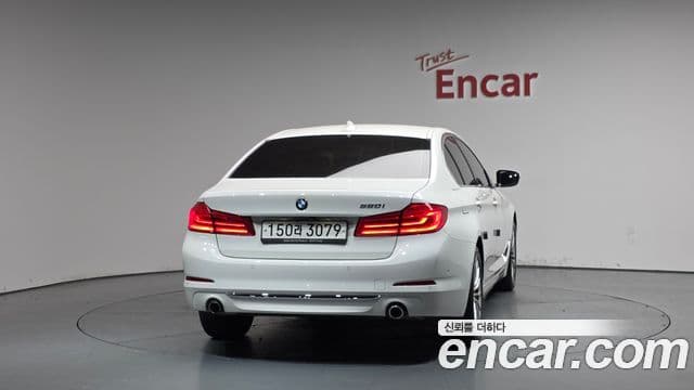 BMW 5 Series 2019 — ფოტო 4/20
