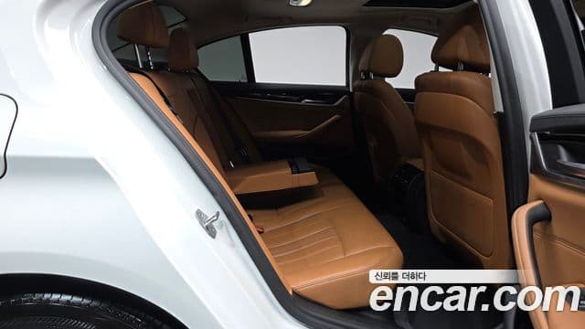 BMW 5 Series 2019 — ფოტო 11/20