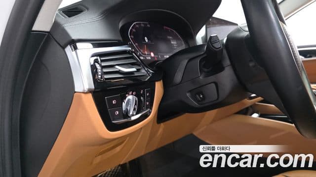 BMW 5 Series 2019 — ფოტო 18/20
