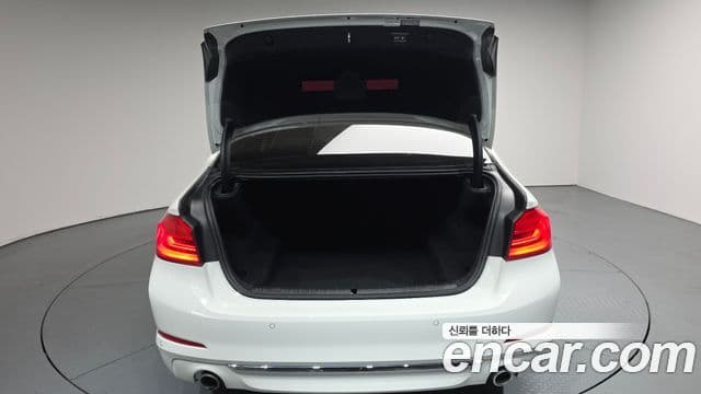 BMW 5 Series 2019 — ფოტო 20/20