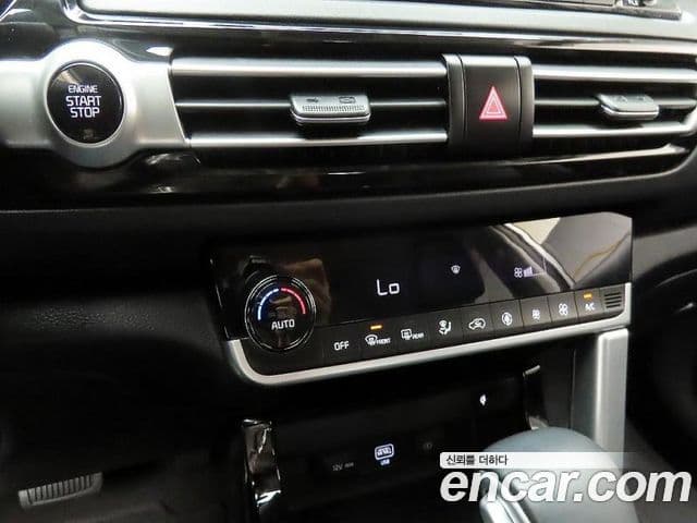 Kia Seltos 2021 — ფოტო 16/20