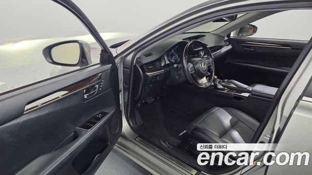 Lexus ES300h 2018 — Şəkil 10/20