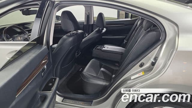 Lexus ES300h 2018 — Şəkil 11/20