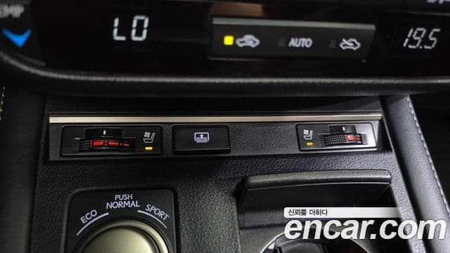 Lexus ES300h 2018 — Şəkil 13/20