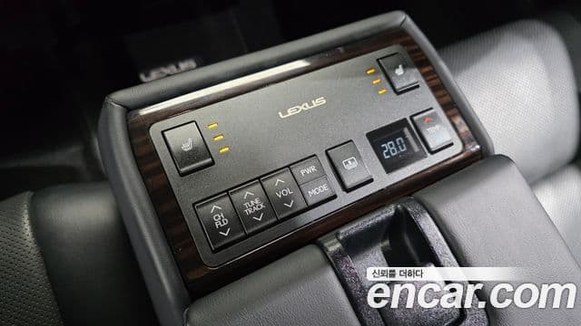 Lexus ES300h 2018 — Photo 16/33