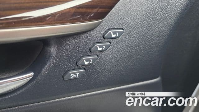 Lexus ES300h 2018 — Photo 8/33