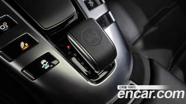 Mercedes-Benz AMG GT 2021 — ფოტო 16/20