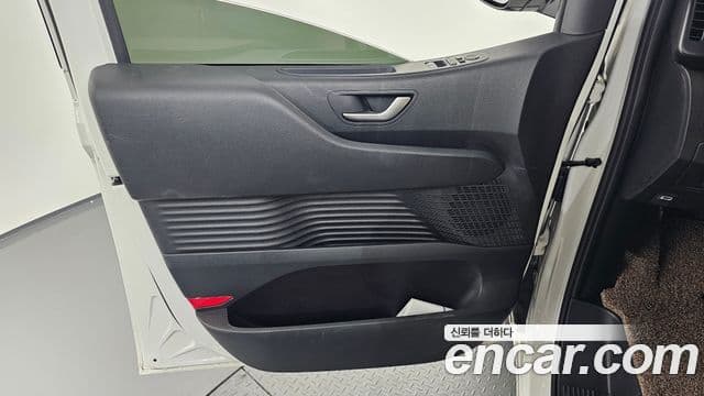 Hyundai Staria 2021 — Photo 25/38