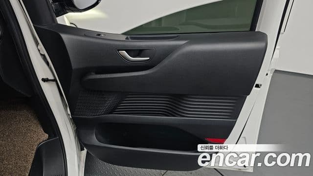 Hyundai Staria 2021 — Photo 4/38