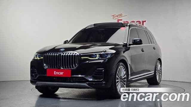 BMW X7 2021 — Photo 2/14