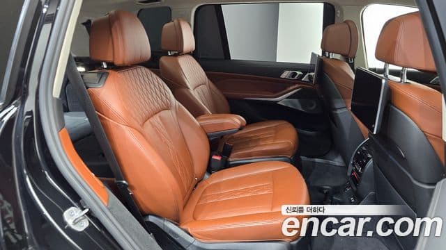 BMW X7 2021 — Photo 13/14