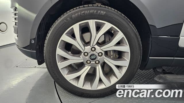 Land Rover Range Rover 2019 — ფოტო 5/20