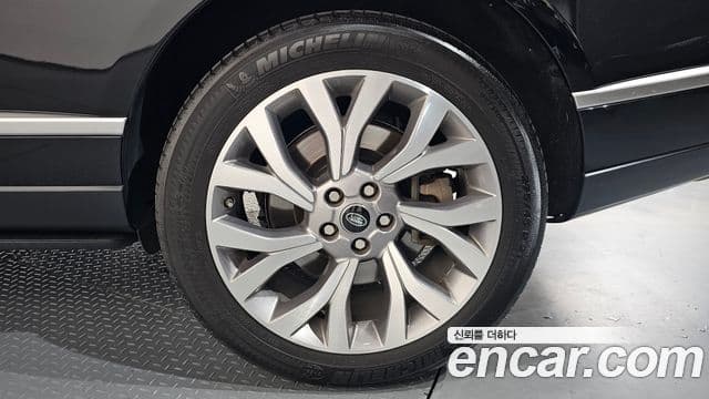Land Rover Range Rover 2019 — Photo 7/46