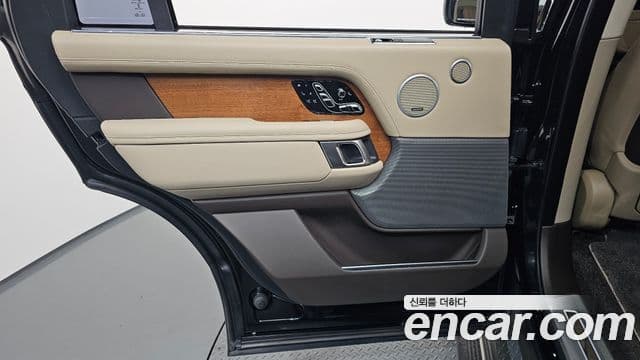 Land Rover Range Rover 2019 — Photo 18/46