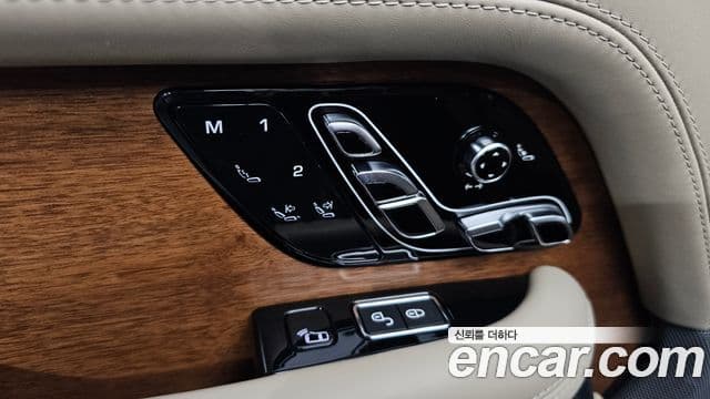 Land Rover Range Rover 2019 — Photo 28/46