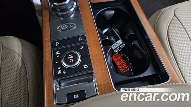 Land Rover Range Rover 2019 — Photo 1/46