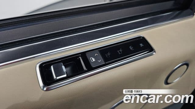 Land Rover Range Rover 2019 — Photo 24/46