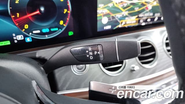 Mercedes-Benz E-Class 2022 — фото 9 из 20