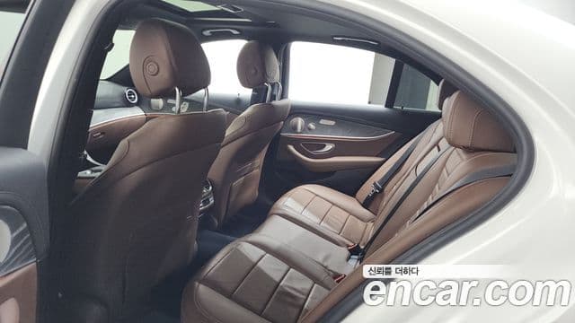 Mercedes-Benz E-Class 2022 — Şəkil 20/20