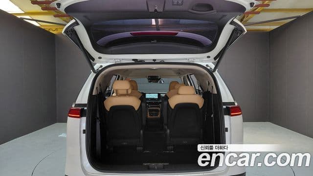 Kia Carnival 2021 — Фото 18/20