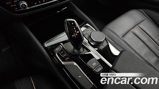 BMW 5 Series 2019 — Şəkil 9/20