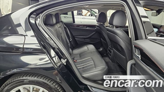 BMW 5 Series 2019 — Şəkil 12/20