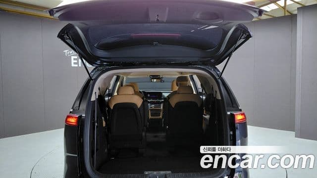 Kia Carnival 2021 — Şəkil 17/20