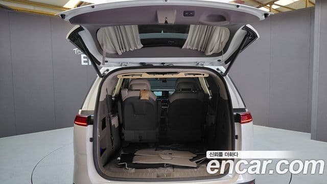 Kia Carnival 2023 — Şəkil 19/20